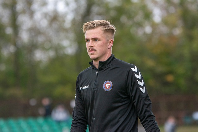 次跨文化的 次跨文化的